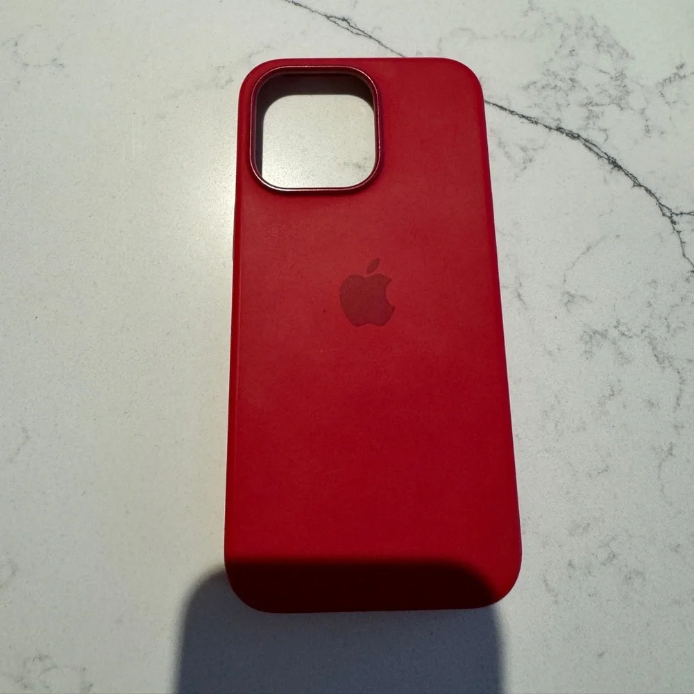 iPhone 14 Pro case red